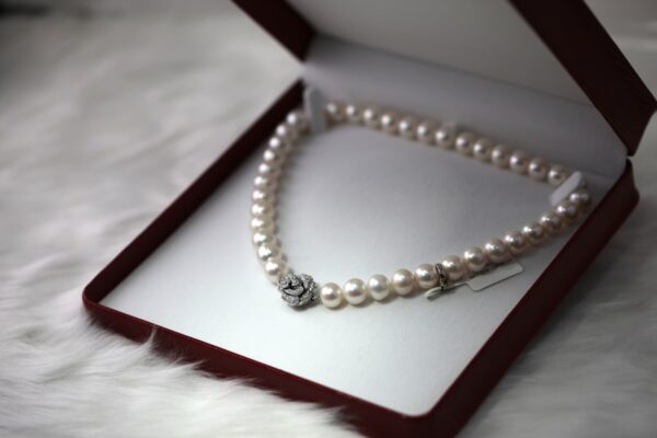 Les bijoux sont les détails qui font toute la différence dans un look féminin.